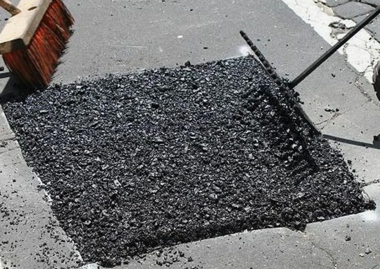 Как холодный асфальт укладывают без тяжелой техники